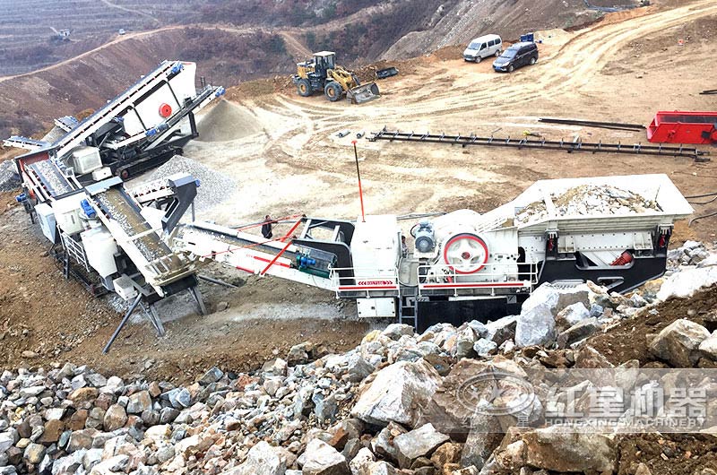 移動(dòng)式破碎生產(chǎn)線(xiàn)現(xiàn)場(chǎng) 移動(dòng)式破碎生產(chǎn)線(xiàn)現(xiàn)場(chǎng)