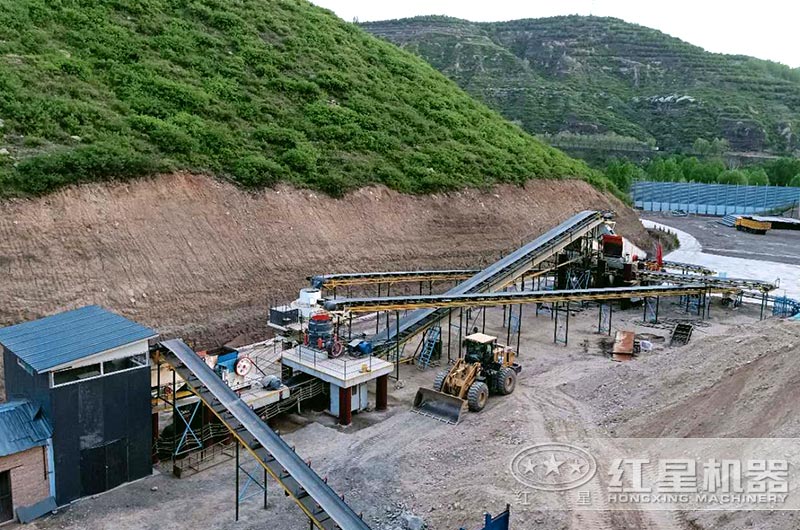 制砂生產(chǎn)線(xiàn)現(xiàn)場(chǎng) 制砂生產(chǎn)線(xiàn)現(xiàn)場(chǎng)