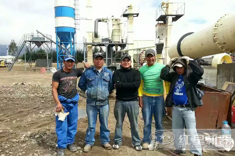 球磨機作業(yè)現(xiàn)場 球磨機作業(yè)現(xiàn)場