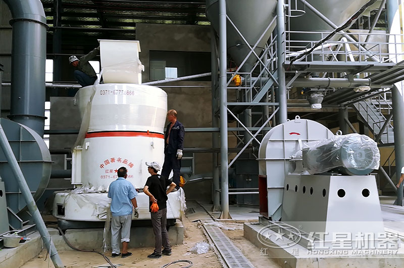 紅星磨粉機(jī)安裝現(xiàn)場(chǎng) 紅星磨粉機(jī)安裝現(xiàn)場(chǎng)