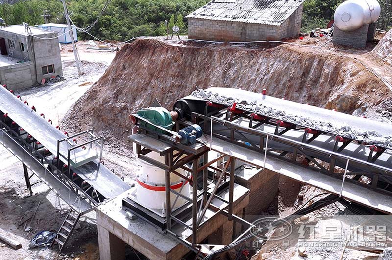 石塊破碎機作業(yè)現(xiàn)場 石塊破碎機作業(yè)現(xiàn)場