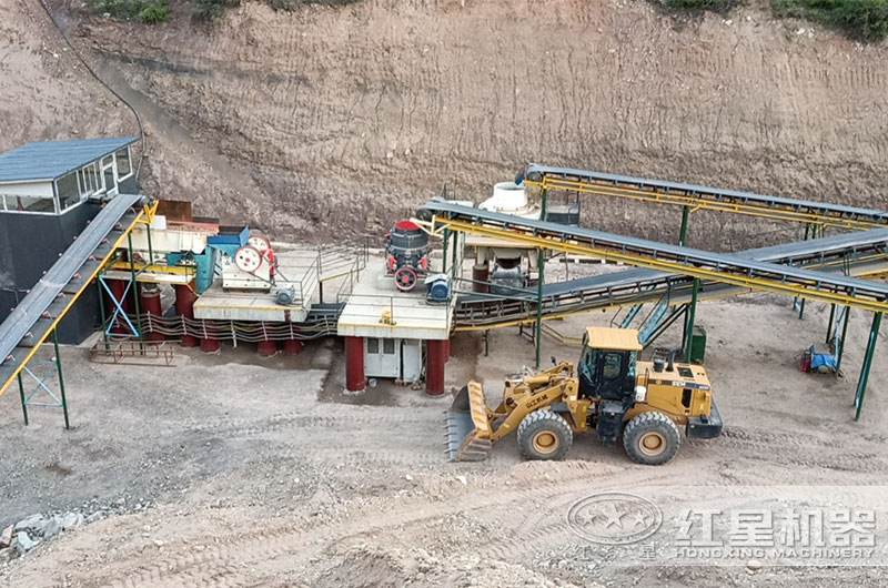 砂石生產(chǎn)線現(xiàn)場(chǎng) 砂石生產(chǎn)線現(xiàn)場(chǎng)