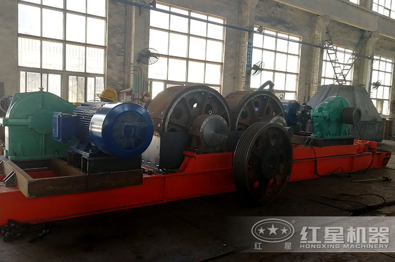 紅星對輥制砂機(jī)車間 紅星對輥制砂機(jī)車間