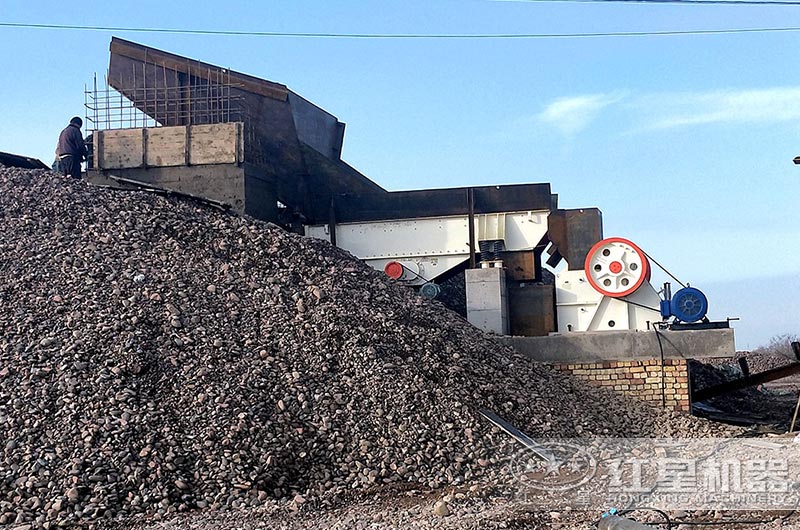 顎式原煤破碎機(jī)作業(yè)現(xiàn)場 顎式原煤破碎機(jī)作業(yè)現(xiàn)場