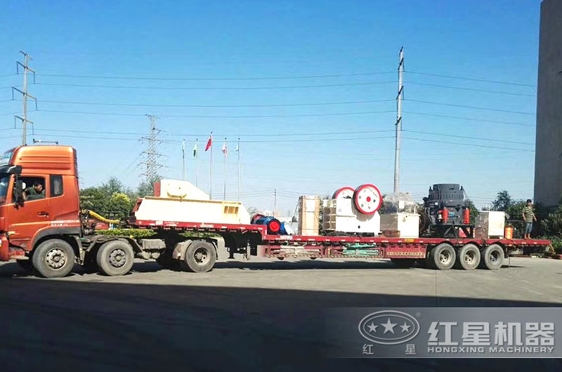 礦山碎石機發(fā)貨現(xiàn)場 礦山碎石機發(fā)貨現(xiàn)場