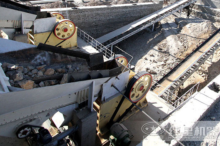 石料破碎設(shè)備現(xiàn)場(chǎng) 石料破碎設(shè)備現(xiàn)場(chǎng)