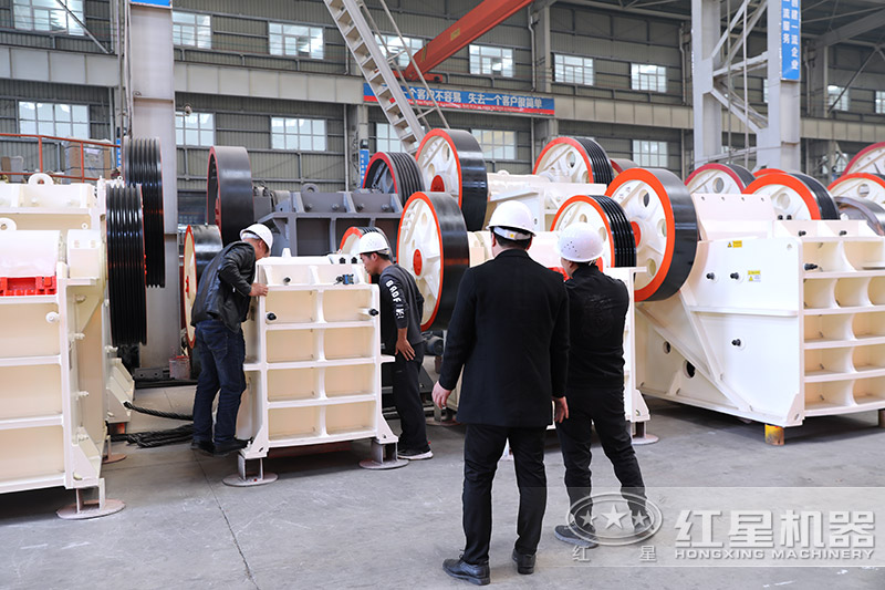 客戶到廠考察方解石破碎機 客戶到廠考察方解石破碎機