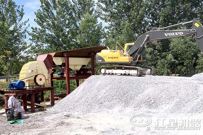 1615重錘式破碎機現(xiàn)場 1615重錘式破碎機現(xiàn)場