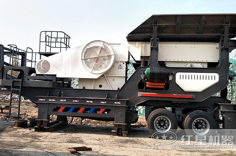 單臺(tái)小型輪胎破碎設(shè)備現(xiàn)場 單臺(tái)小型輪胎破碎設(shè)備現(xiàn)場