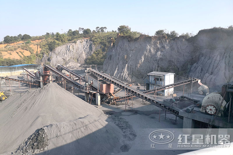 1216重錘破碎機現(xiàn)場 1216重錘破碎機現(xiàn)場