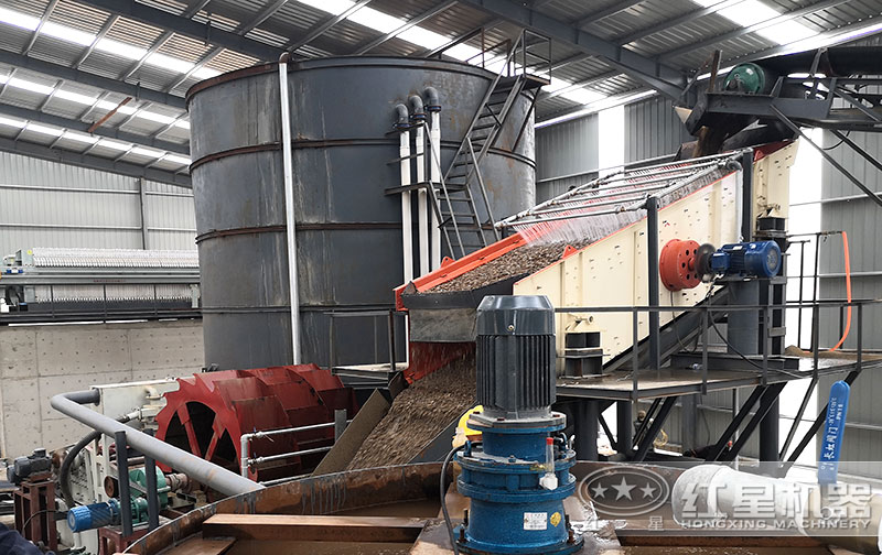 洗砂現(xiàn)場(chǎng) 洗砂現(xiàn)場(chǎng)