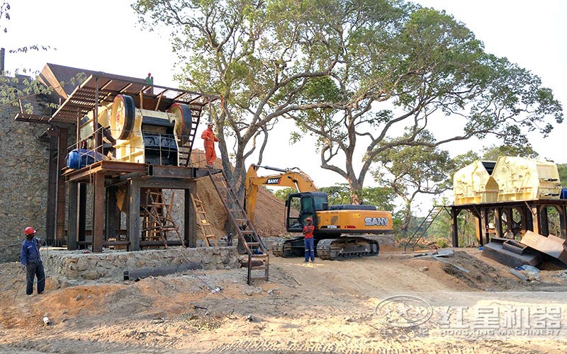 石灰石顎式破碎機(jī)現(xiàn)場(chǎng) 石灰石顎式破碎機(jī)現(xiàn)場(chǎng)