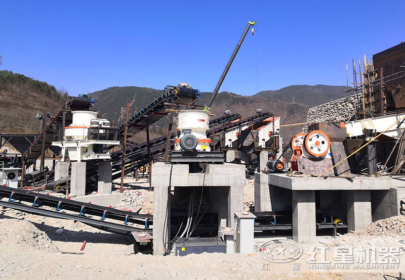 碎石機(jī)作業(yè)現(xiàn)場(chǎng) 碎石機(jī)作業(yè)現(xiàn)場(chǎng)