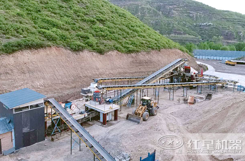 河卵石加工石子和沙的生產(chǎn)線現(xiàn)場 河卵石加工石子和沙的生產(chǎn)線現(xiàn)場