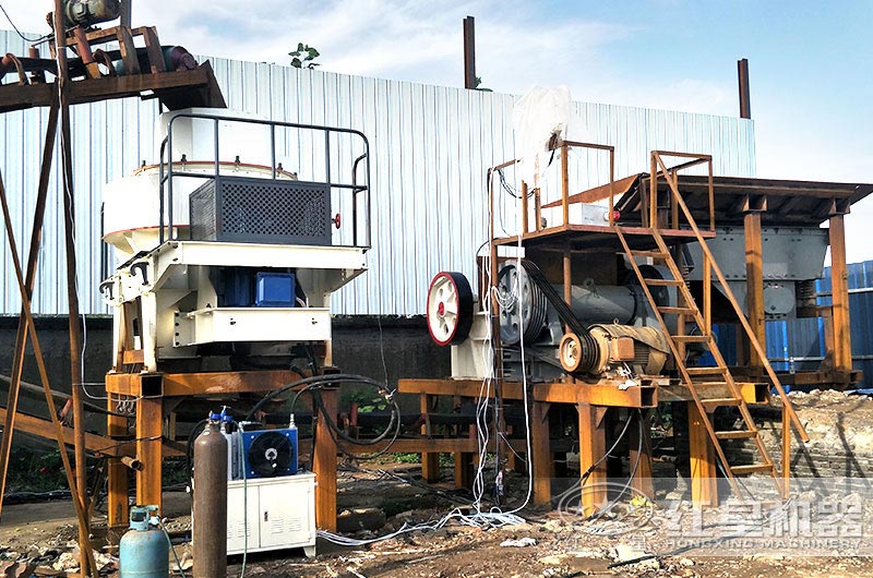 鵝卵石機制砂生產(chǎn)線現(xiàn)場 鵝卵石機制砂生產(chǎn)線現(xiàn)場