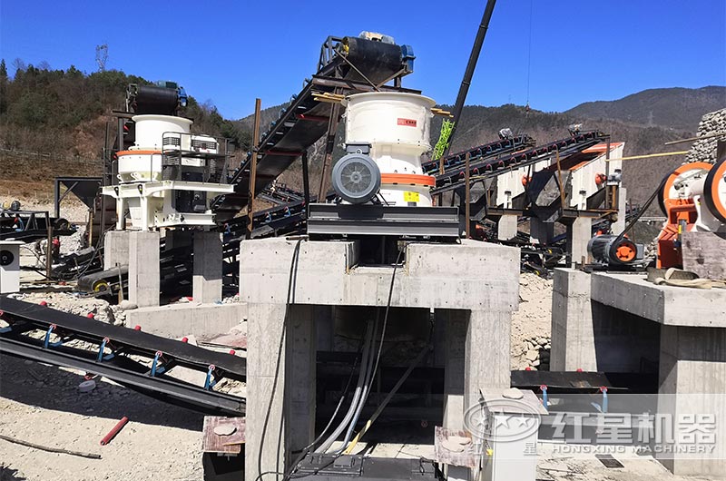 紅星機(jī)器圓錐破碎機(jī)現(xiàn)場(chǎng) 紅星機(jī)器圓錐破碎機(jī)現(xiàn)場(chǎng)