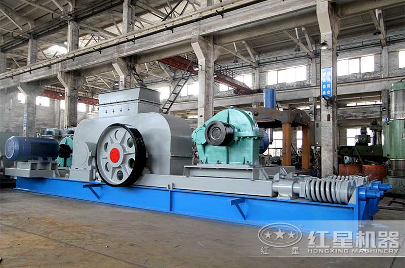 對(duì)輥破碎機(jī)車(chē)間實(shí)拍 對(duì)輥破碎機(jī)車(chē)間實(shí)拍