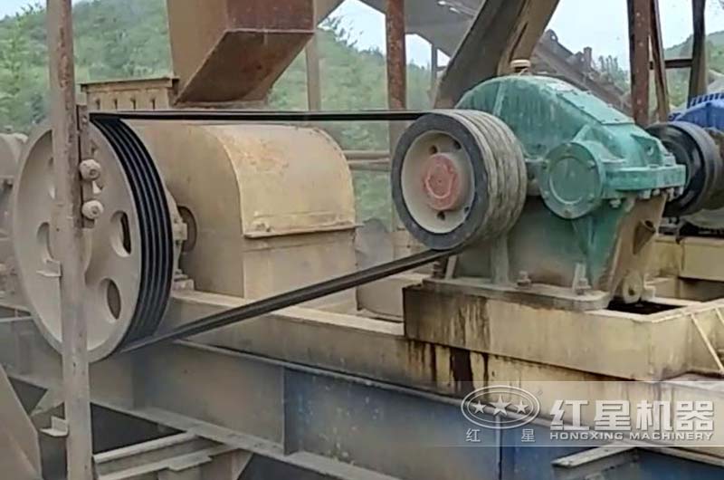 處理河卵石小產(chǎn)量用對(duì)輥破碎機(jī) 處理河卵石小產(chǎn)量用對(duì)輥破碎機(jī)