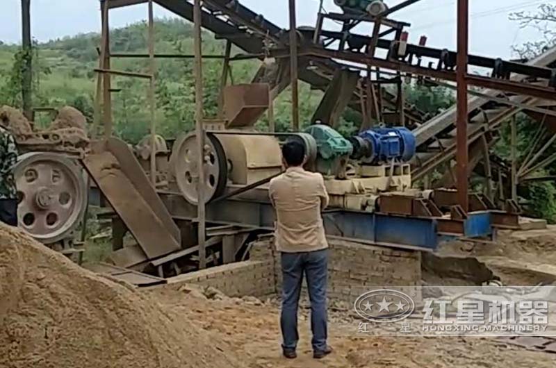小型河卵石制砂現(xiàn)場(chǎng)實(shí)拍 小型河卵石制砂現(xiàn)場(chǎng)實(shí)拍