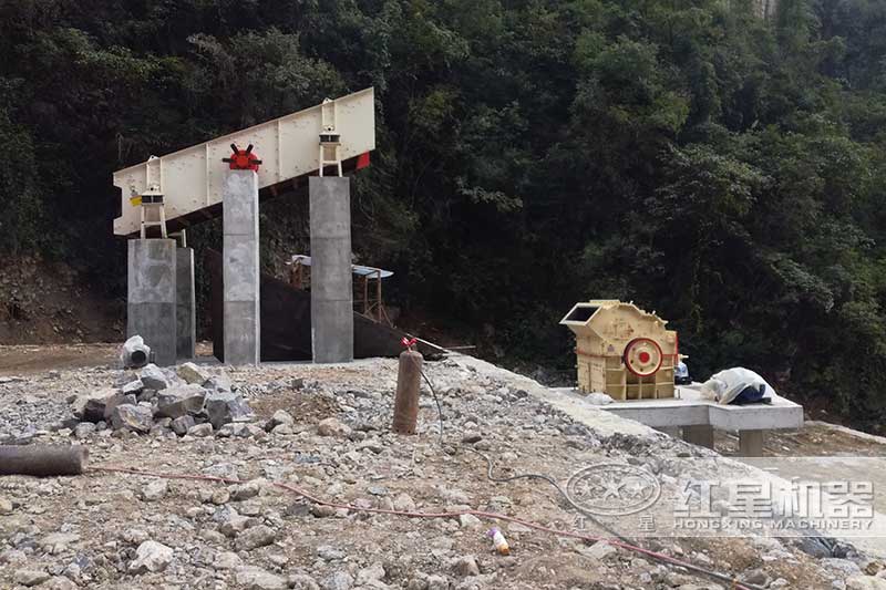 細(xì)碎制砂機(jī)現(xiàn)場(chǎng) 細(xì)碎制砂機(jī)現(xiàn)場(chǎng)