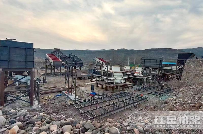 大型砂石廠安裝現(xiàn)場(chǎng) 大型砂石廠安裝現(xiàn)場(chǎng)
