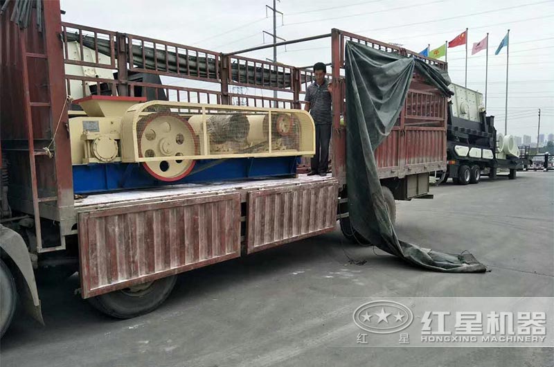 對輥破碎機發(fā)貨 對輥破碎機發(fā)貨